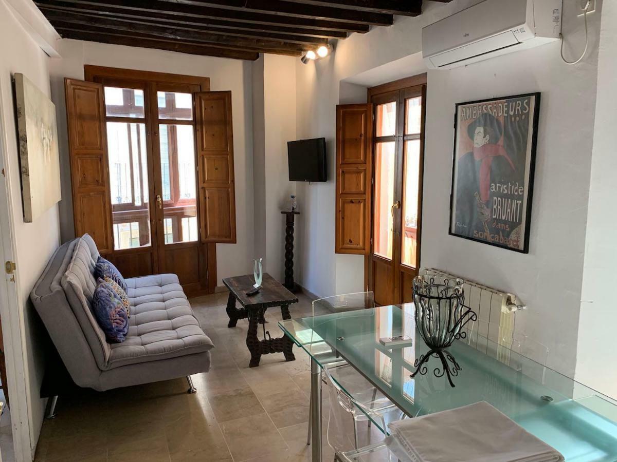 Charming Apartments De Gomerez Гранада Екстериор снимка